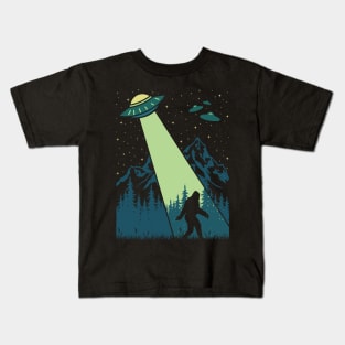 Bigfoot Ufo Abduction Sasquatch Kids T-Shirt